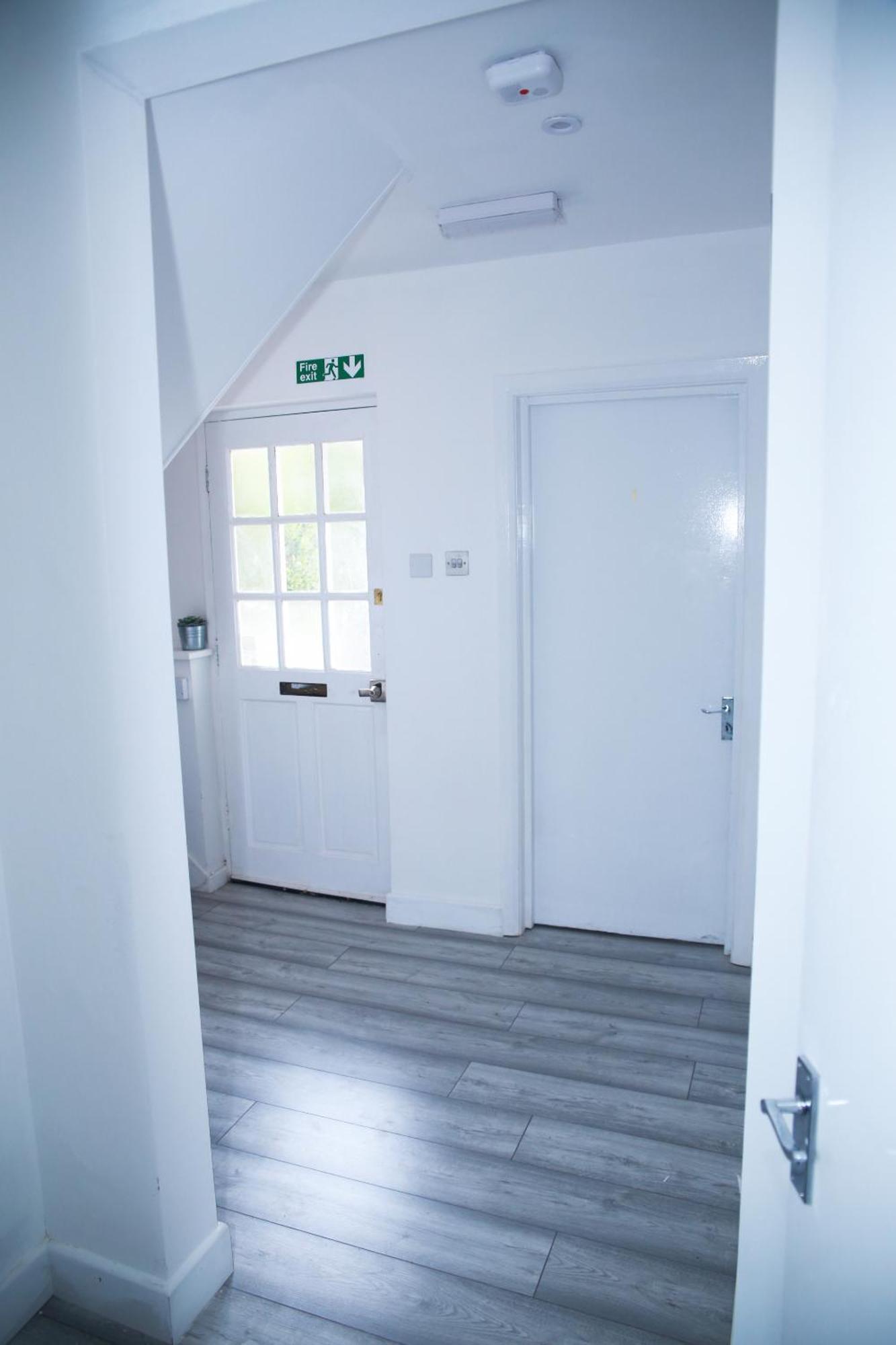 South Harrow Apartment Лондон Экстерьер фото